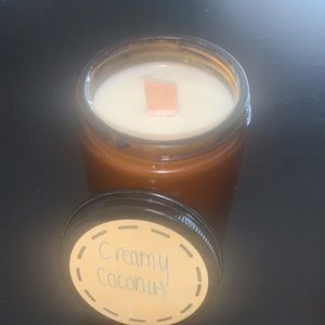 Creamy coconut 🥥 scented candle